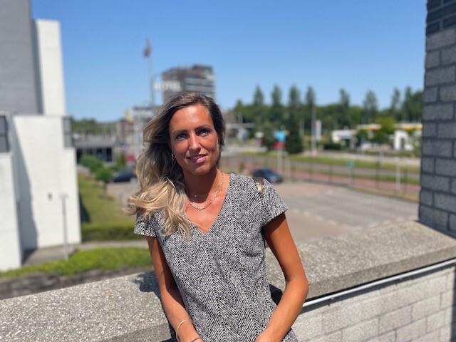 Foto van Alexandra de Waar, nieuwe omgevingsmanager project Aanpak Verkeersdruk Thorbecekweg